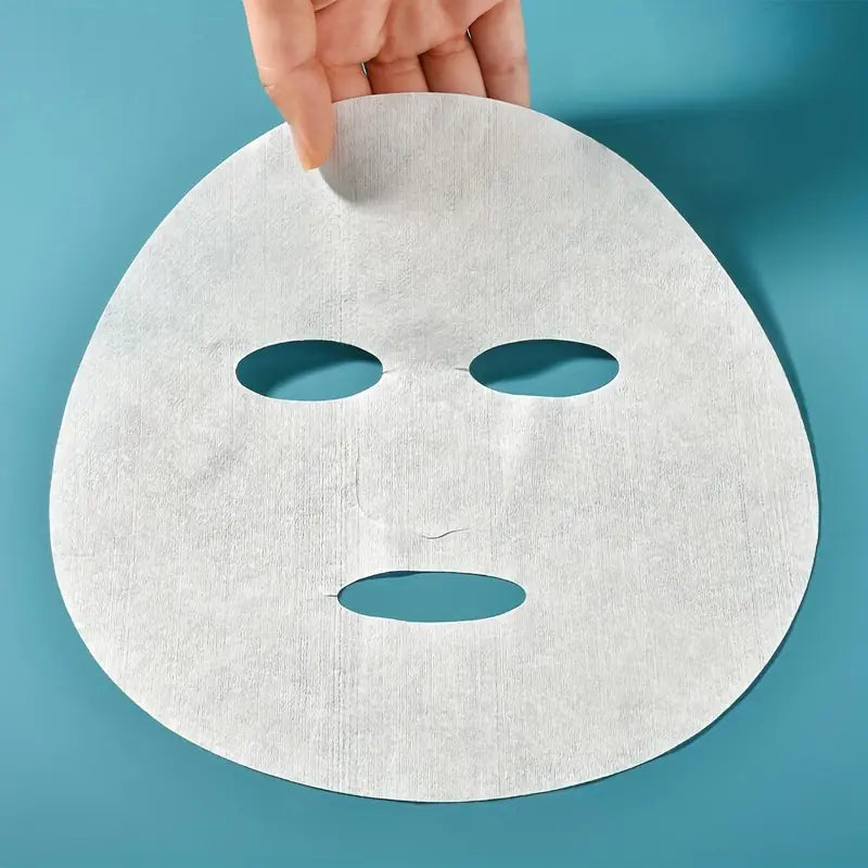 Balení 100 kompresních papírových masek na obličej pro hydratační pleťovou péči. Stačí přidat tonikum nebo esenci pro hloubkovou hydrataci a regeneraci pokožky.